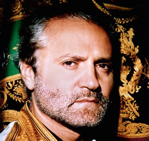 por que asesinaron a gianni versace|gianni versace.